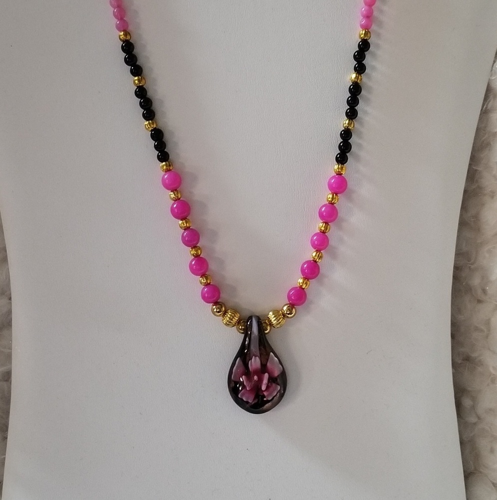 🌷20 Inch Pink and Black Necklace